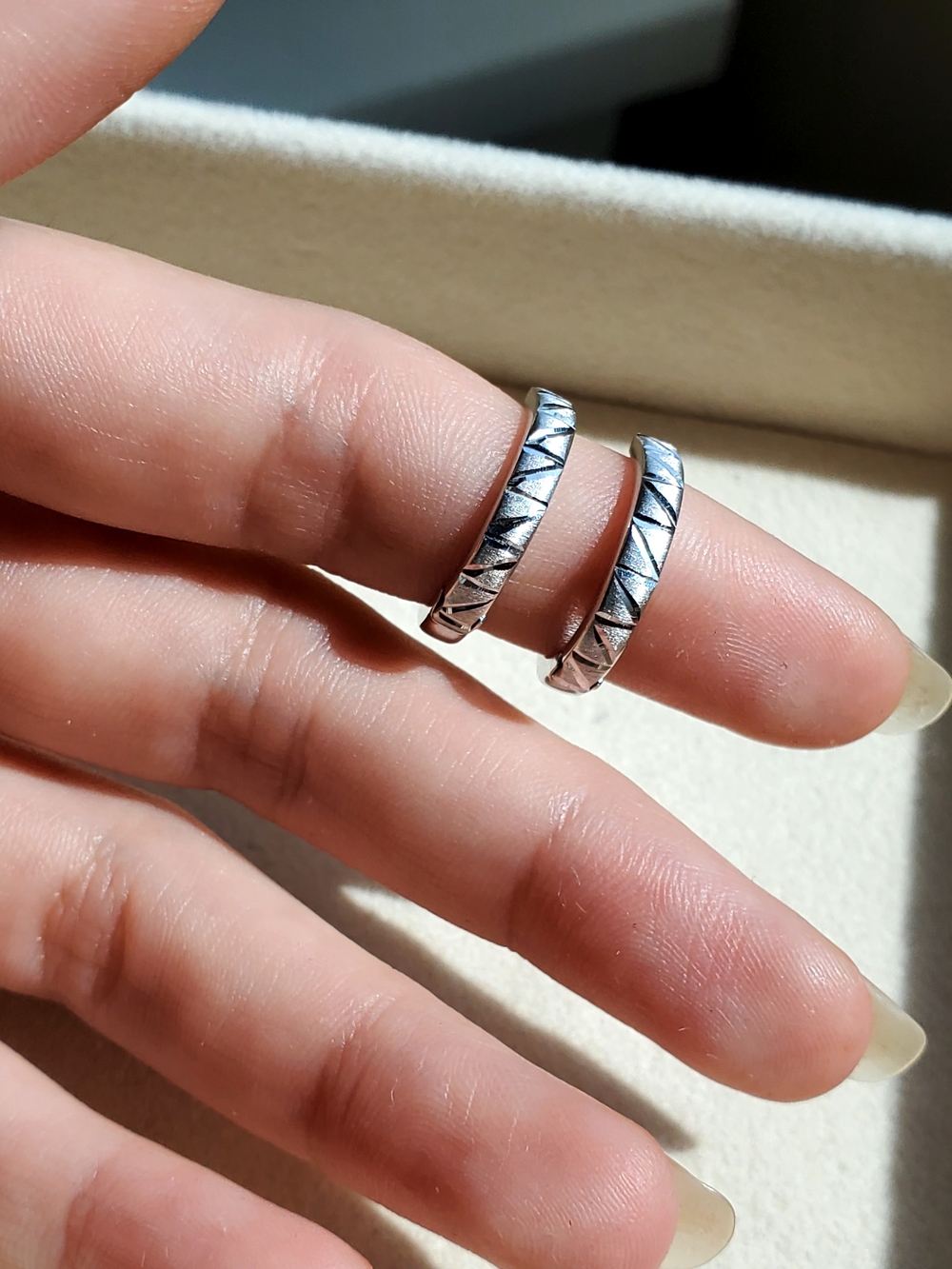 10K White Gold Diamond-Cut Hoop Earrings | 2.00 g | 15 mm
